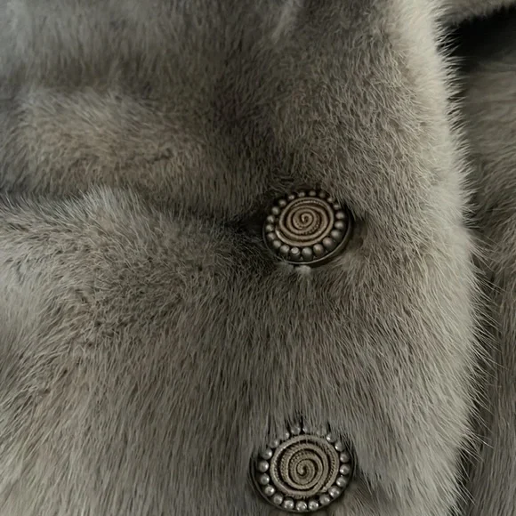 Gorgeous light grey Mink jacket perfect conditions from Paris - Picture 14 of 16